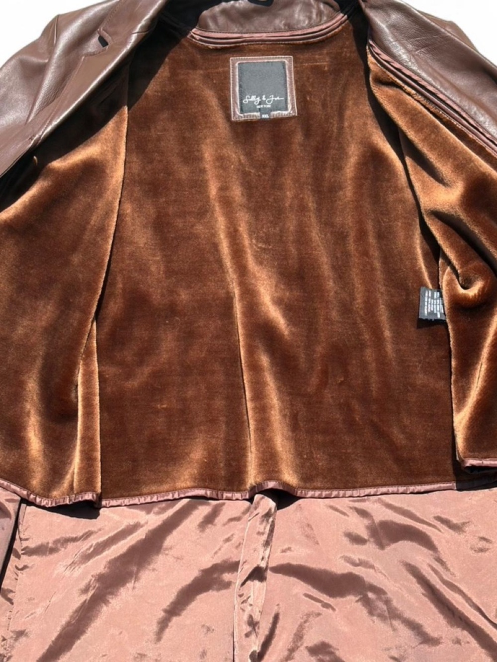 Vintage Brown leather trench coat with a classic look - Picture 7 of 7